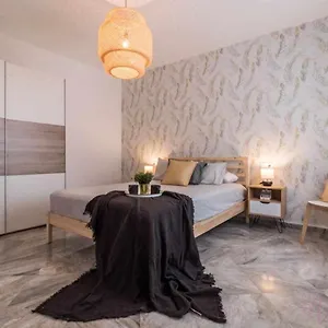 A Estrenar En Pleno Centro Con Garaje Apartamento Huelva